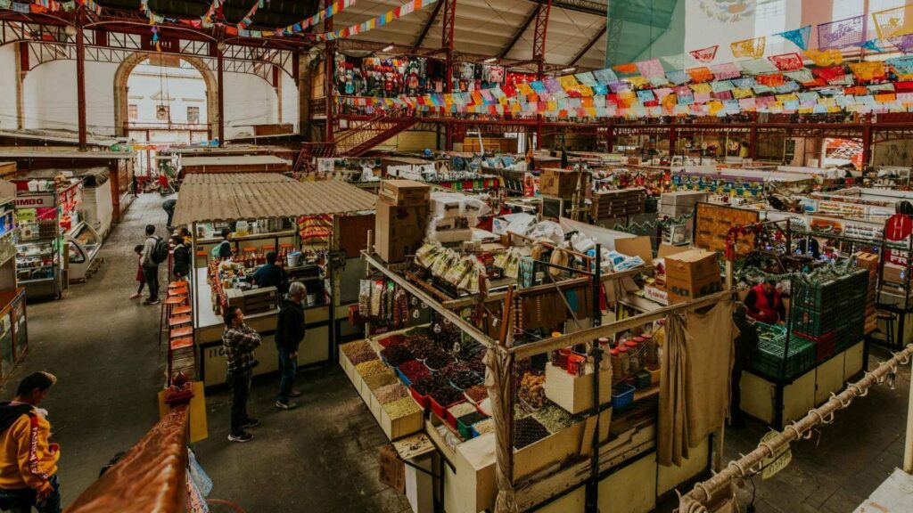 Los mercados y lugares con mucha gente podrían ser lugares inseguros.