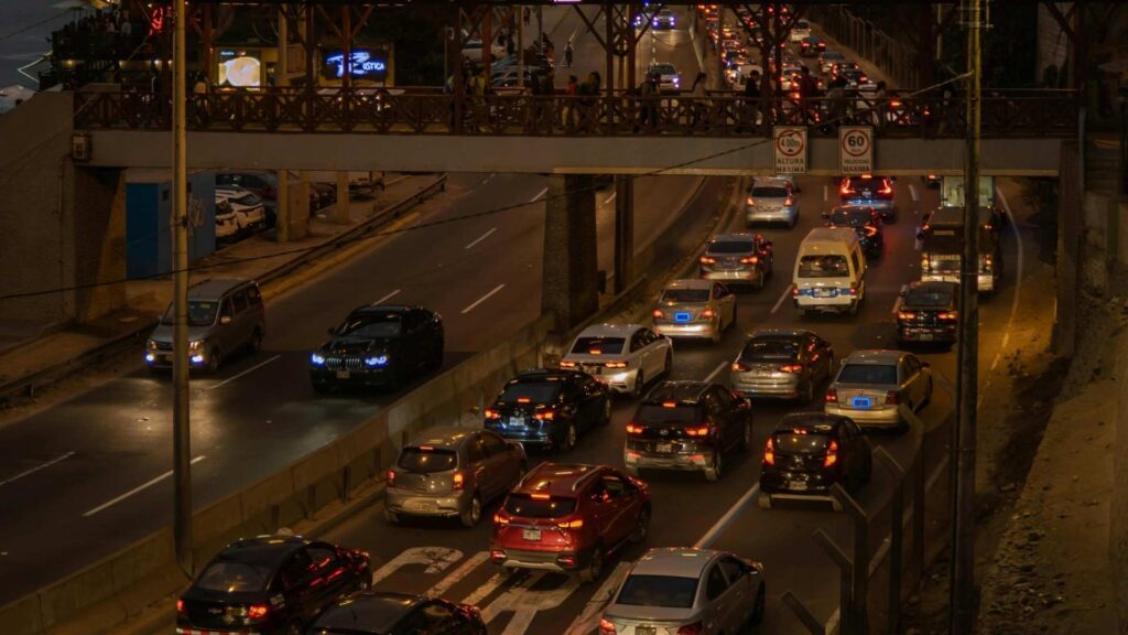 Mientras transitas en tu vehículo y te encuentres con tránsito lento por baches, o mal estado del camino, puede ser un lugar inseguro.