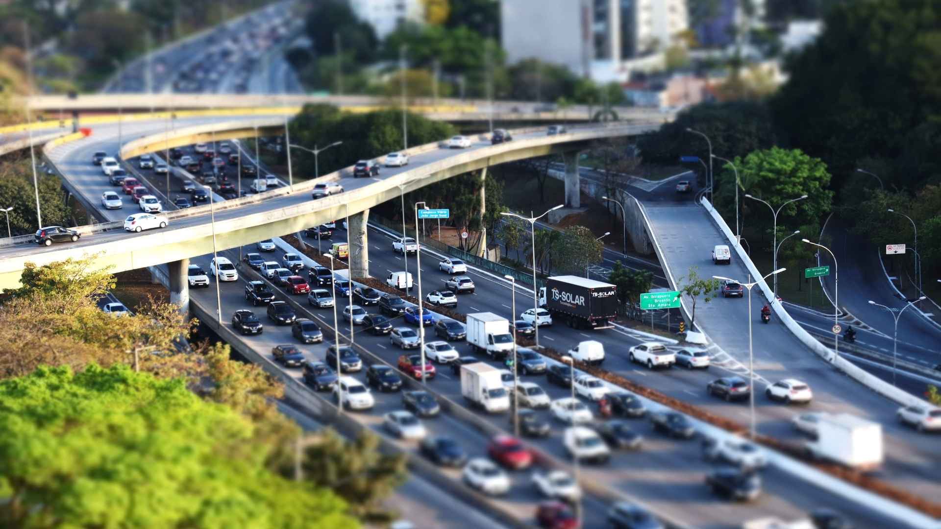 Tráfico y movilidad urbana rumbo al estadio durante eventos masivos